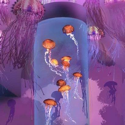 Tanque cilíndrico iluminado en tonos morados con medusas naranjas nadando, parte de la exhibición “Jewels of the Sea” en SeaWorld San Diego.